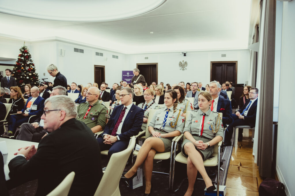 ZHP w Senacie inauguruje Rok Edukacji Ekonomicznej. Wiedza ekonomiczna to kolejna ze sprawności na całe życie 1 20240111 123309198 iOS