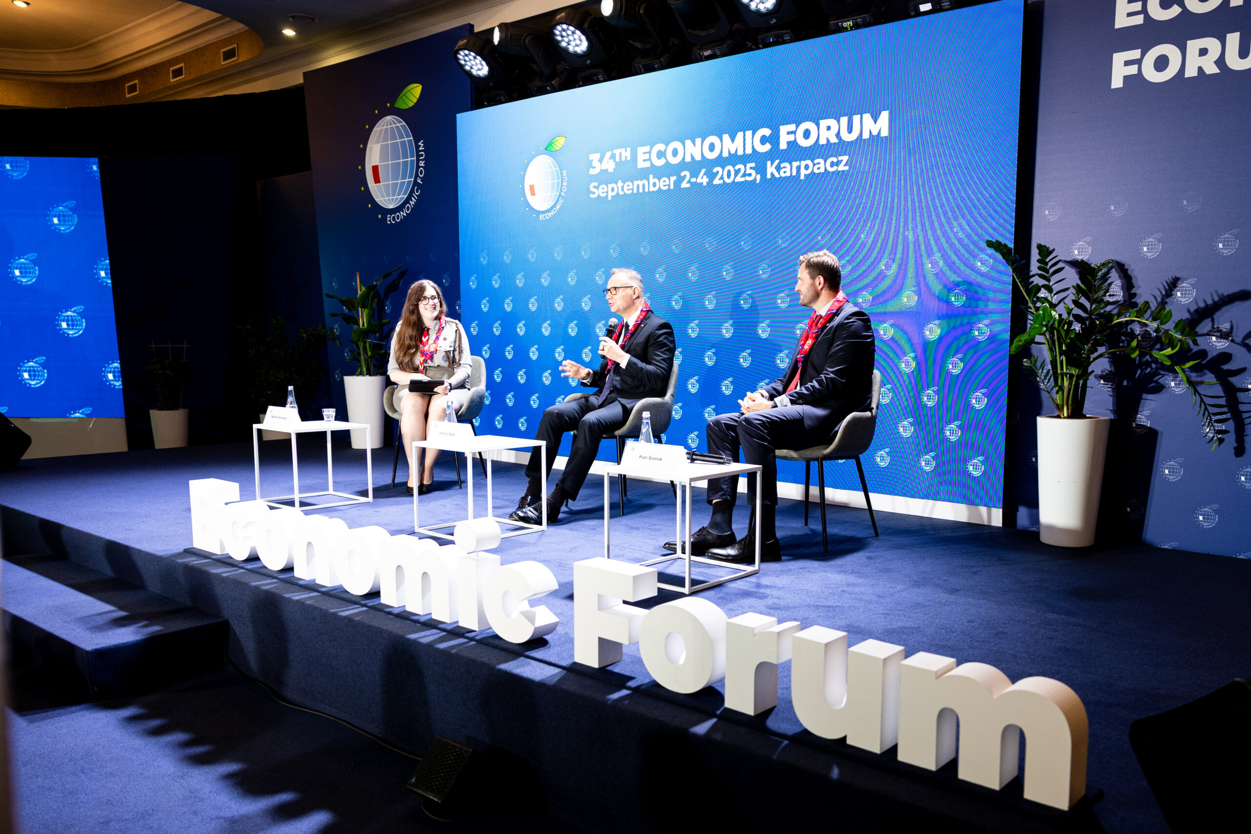 ZHP na Forum Ekonomicznym w Karpaczu 5 ZHP na Forum Ekonomicznym w Karpaczu Panel z udziałem Prezydenta Andrzeja Dudy i Pierwszego Zastępcy Prezydenta Miasta Gdańska Piotra Grzelaka
