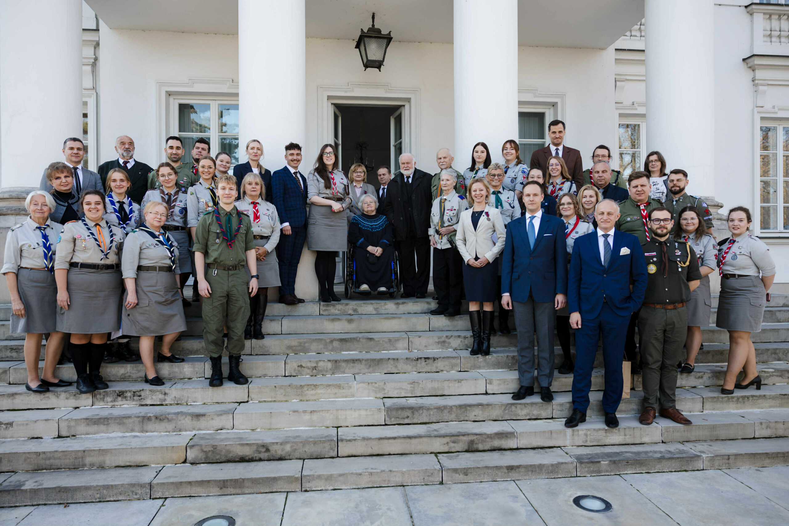Gala - Uczestnicy konkursu na zdjęciu grupowym.