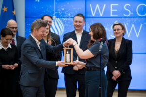 Sztafeta Betlejemskiego Światła Pokoju trwa – harcerki i harcerze dostarczają płomień do instytucji państwowych i lokalnych 5 172926a1 c7b7 4089 bc19 a1fbbce24b88