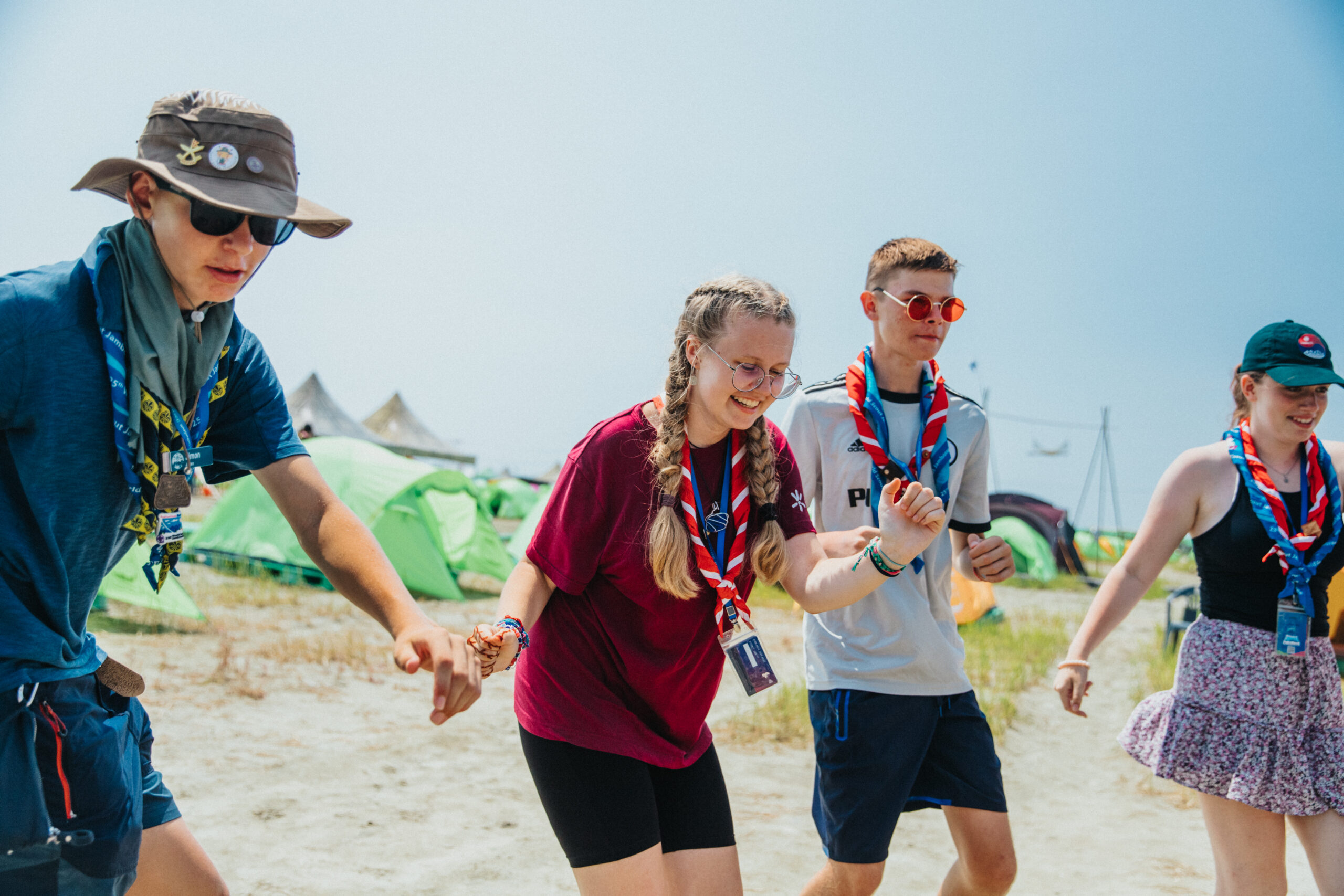 Jamboree 2027 w Gdańsku to największe wydarzenie skautowe świata. Sprawdź, jak programy Camp-in-Camp i Hosted Hospitality pozwalają harcerzom z całej Polski stać się gospodarzami międzynarodowego zlotu i zdobyć bezcenne kompetencje na lata.